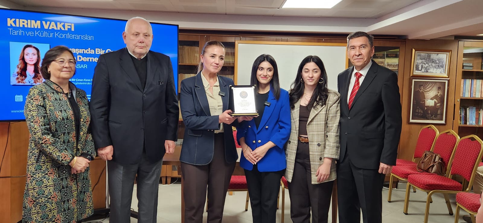 Plaket takdimi