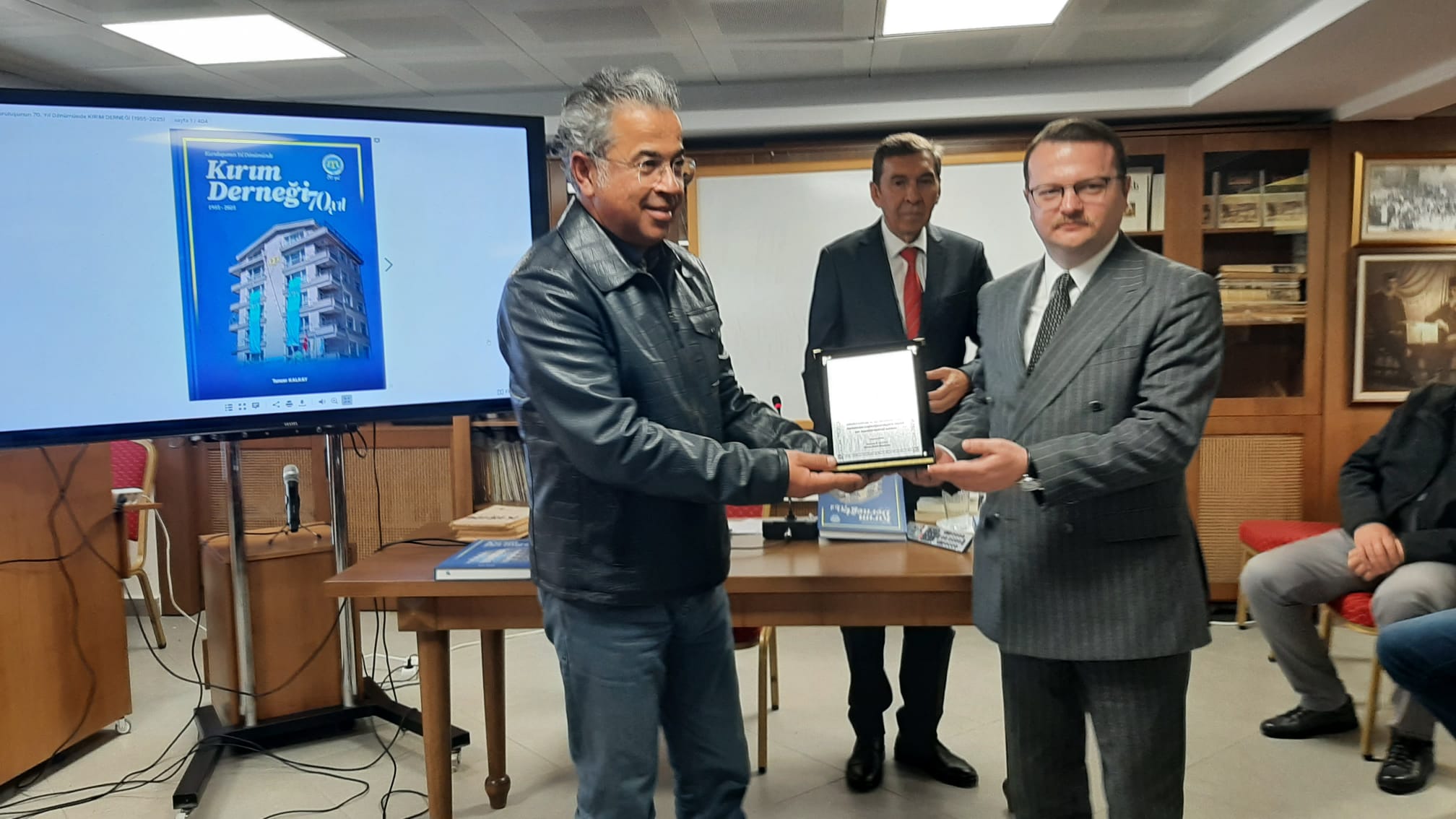 T Plaket kara